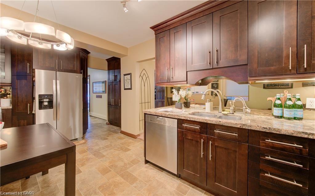 48 Dupont Street Property Photo 16