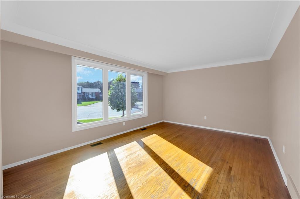 112 Purdy Crescent Property Photo 3