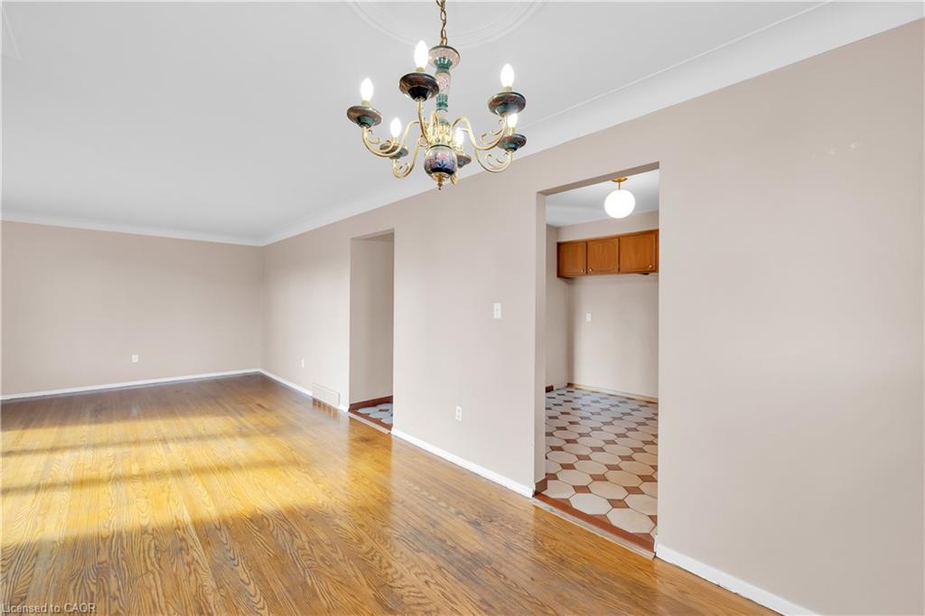 112 Purdy Crescent Property Photo 4