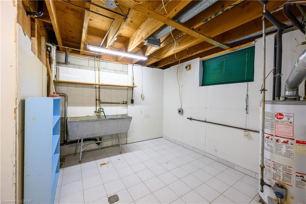 112 Purdy Crescent Property Photo 26