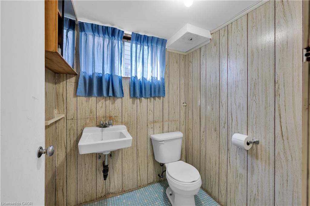 112 Purdy Crescent Property Photo 27
