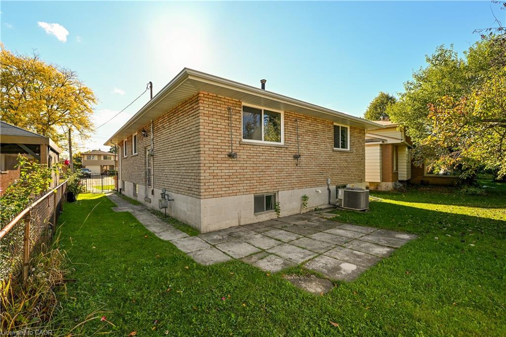 112 Purdy Crescent Property Photo 29