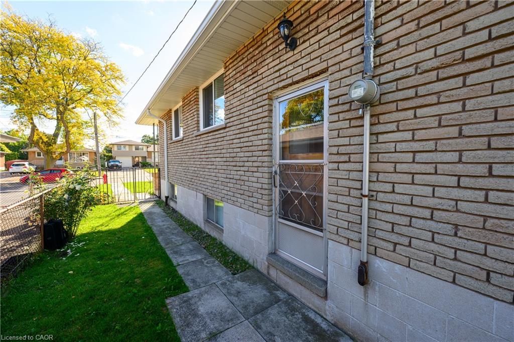 112 Purdy Crescent Property Photo 30