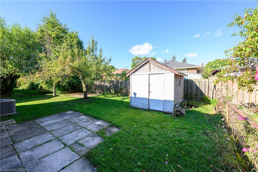 112 Purdy Crescent Property Photo 32