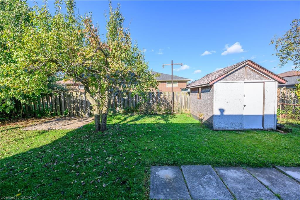112 Purdy Crescent Property Photo 33