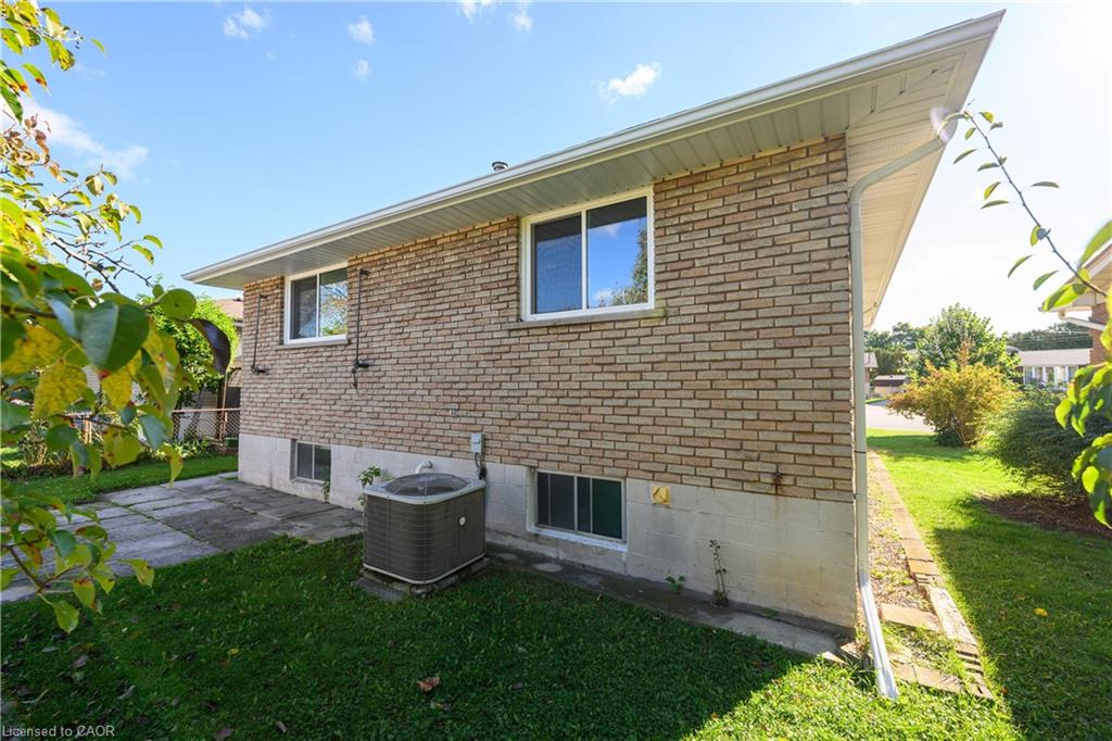 112 Purdy Crescent Property Photo 34