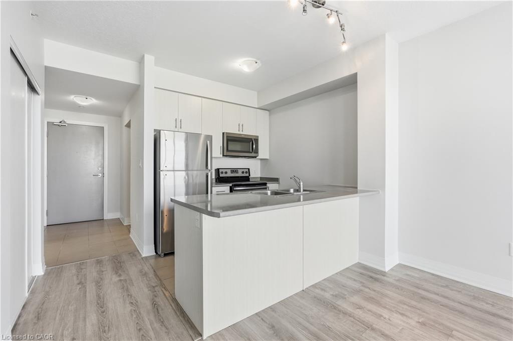 304-10 Concord Place Property Photo 11