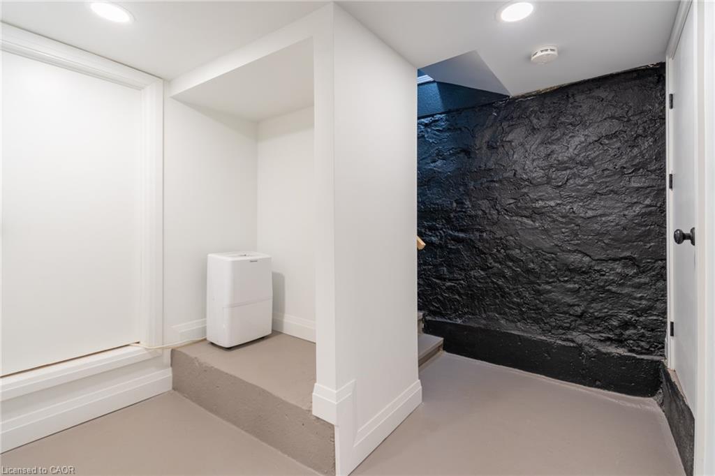 299 James Street N Property Photo 17