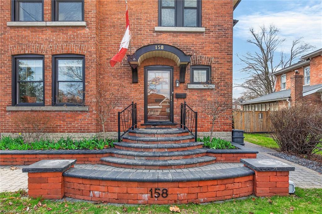 158 Talbot Street N Property Photo 6