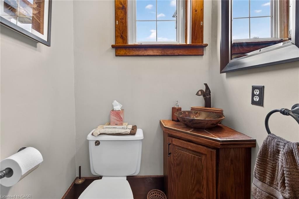 158 Talbot Street N Property Photo 11