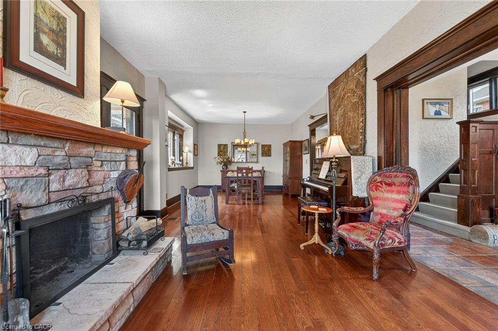 158 Talbot Street N Property Photo 15