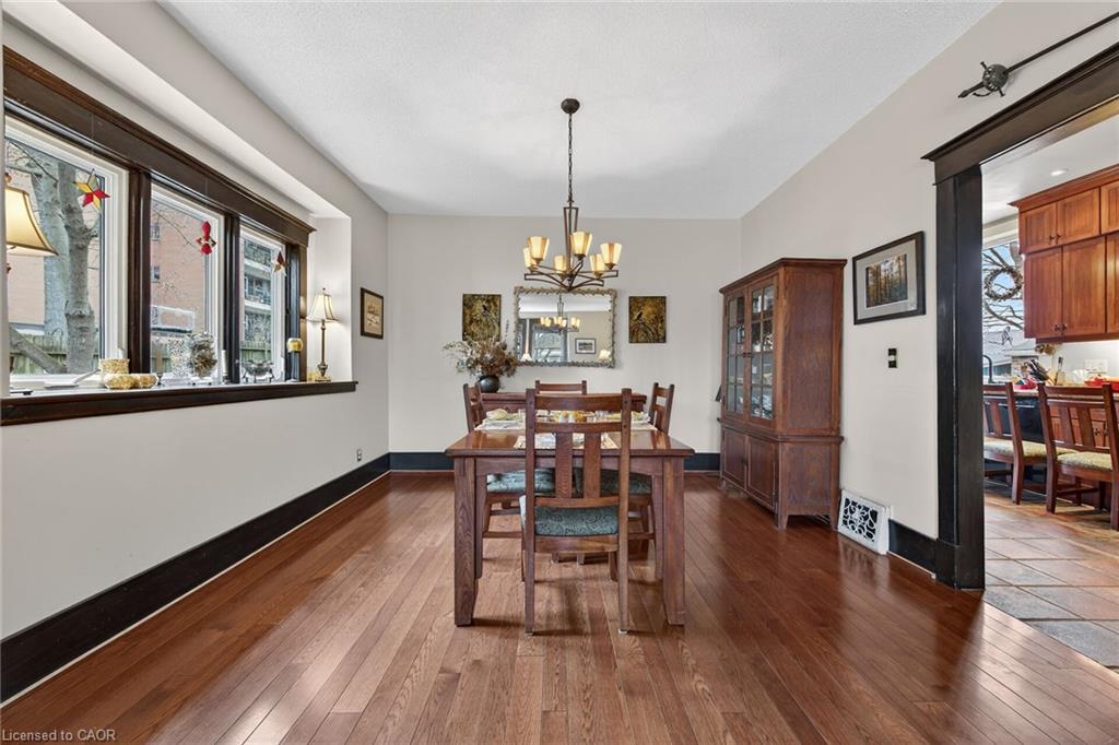 158 Talbot Street N Property Photo 16