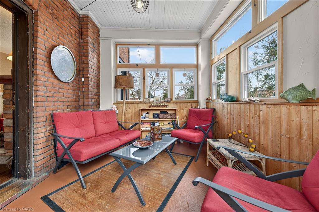 158 Talbot Street N Property Photo 19