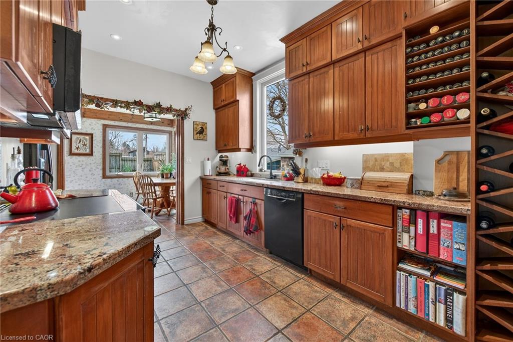 158 Talbot Street N Property Photo 20
