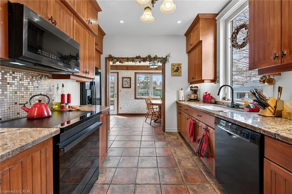 158 Talbot Street N Property Photo 21