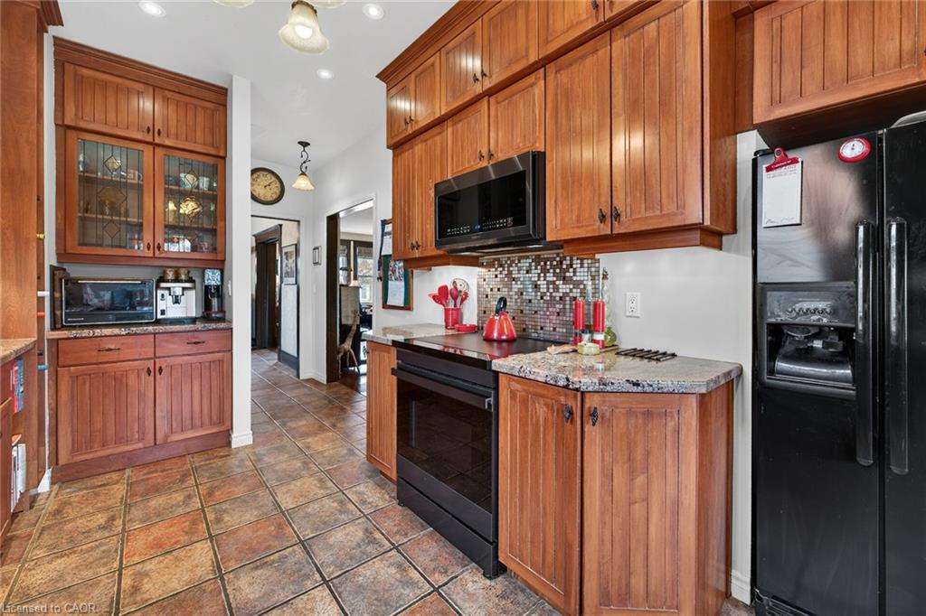 158 Talbot Street N Property Photo 23