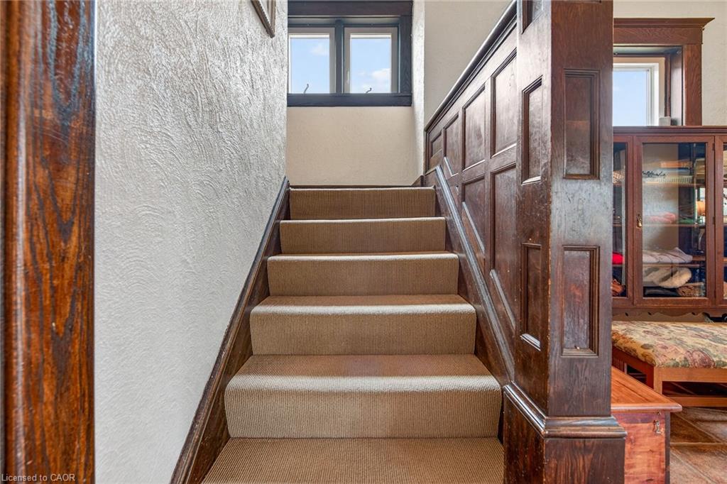 158 Talbot Street N Property Photo 27