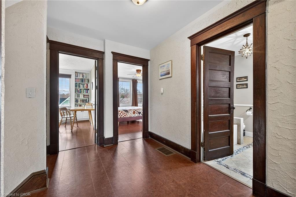 158 Talbot Street N Property Photo 28