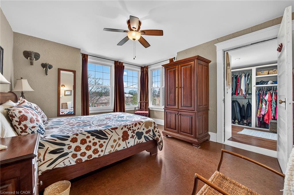 158 Talbot Street N Property Photo 29