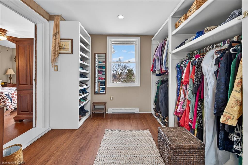 158 Talbot Street N Property Photo 32
