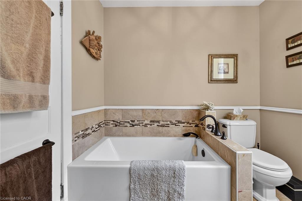 158 Talbot Street N Property Photo 33