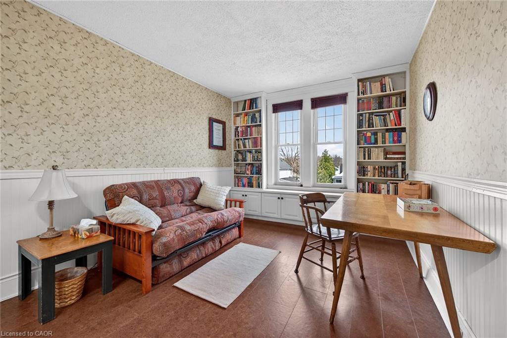 158 Talbot Street N Property Photo 37