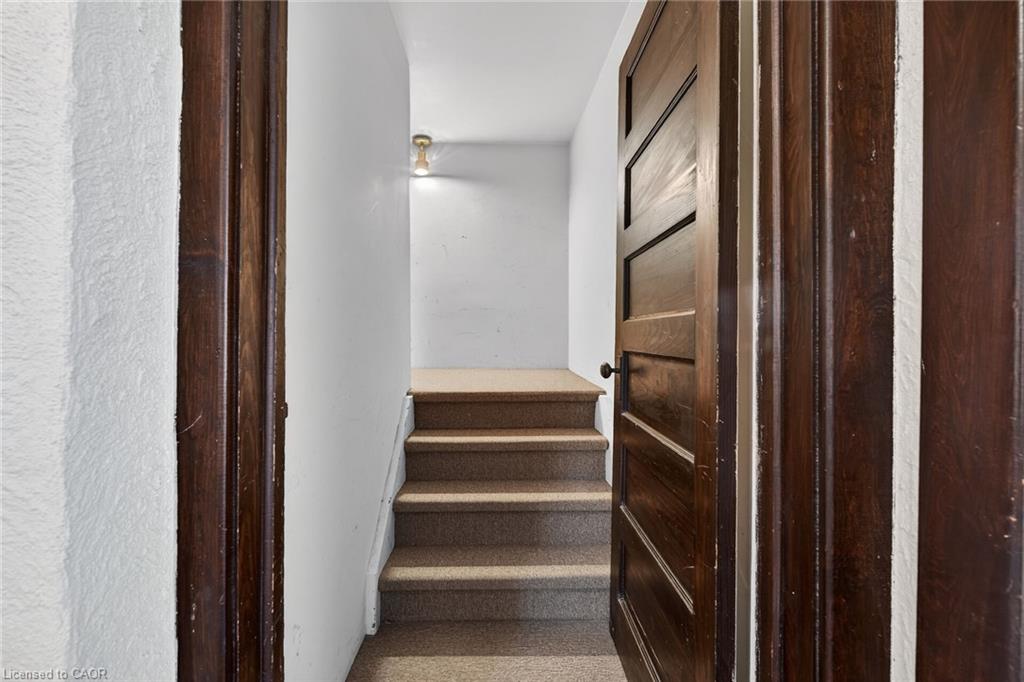 158 Talbot Street N Property Photo 38