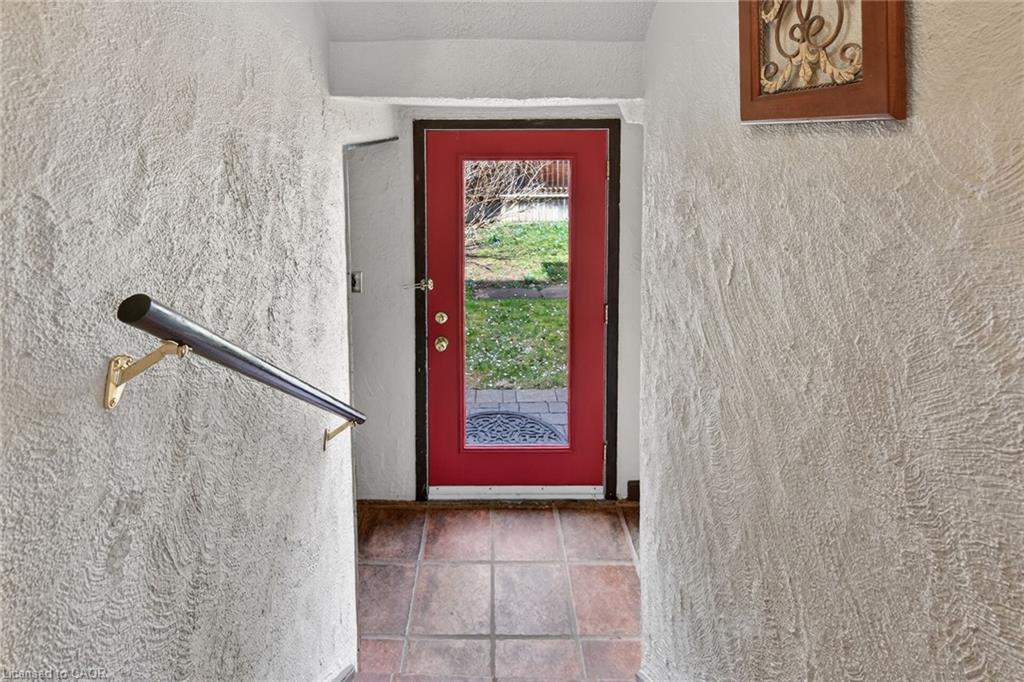 158 Talbot Street N Property Photo 41