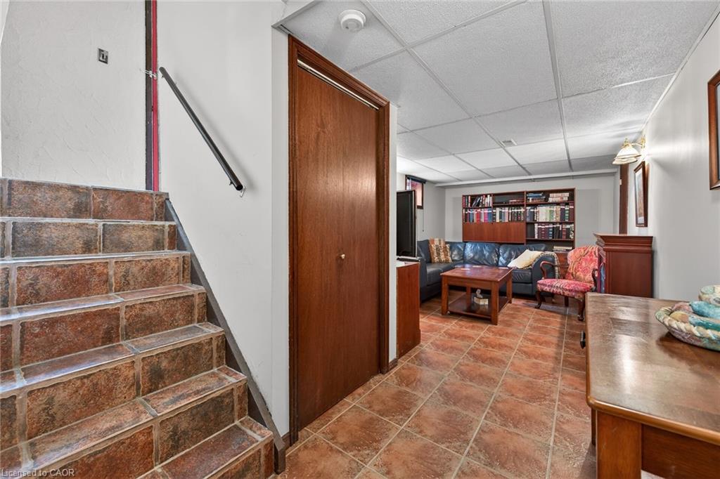 158 Talbot Street N Property Photo 42