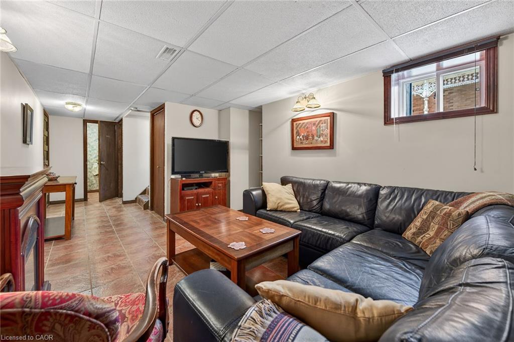 158 Talbot Street N Property Photo 43