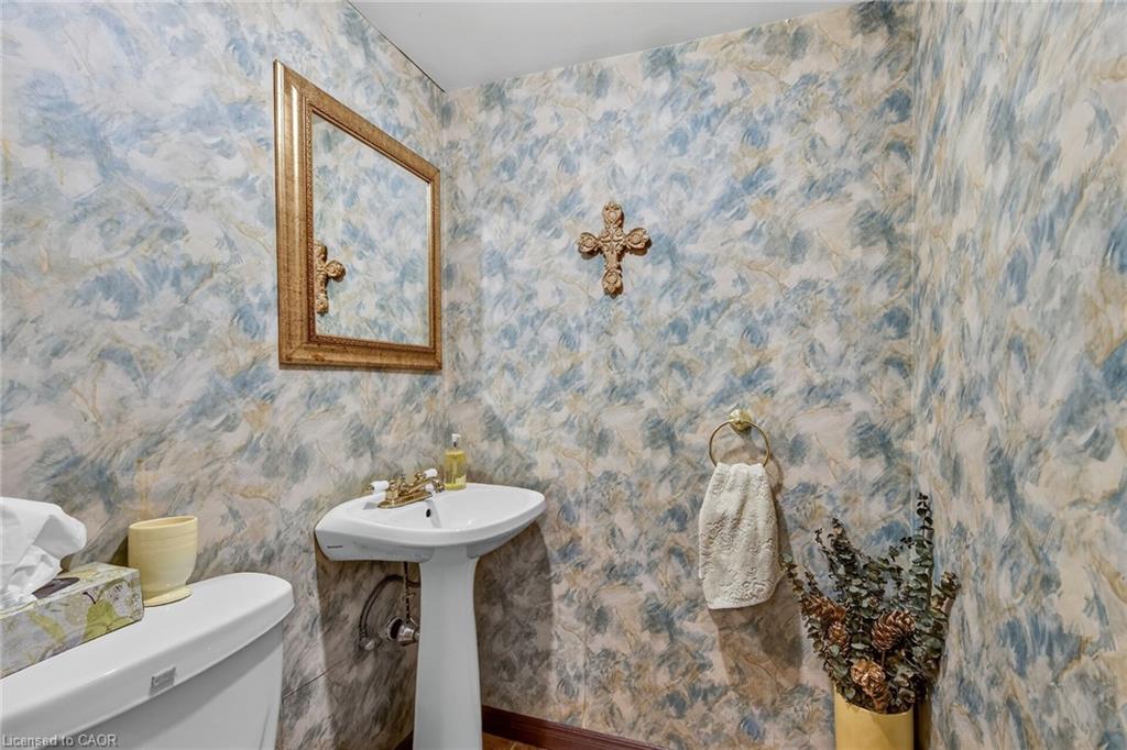 158 Talbot Street N Property Photo 44