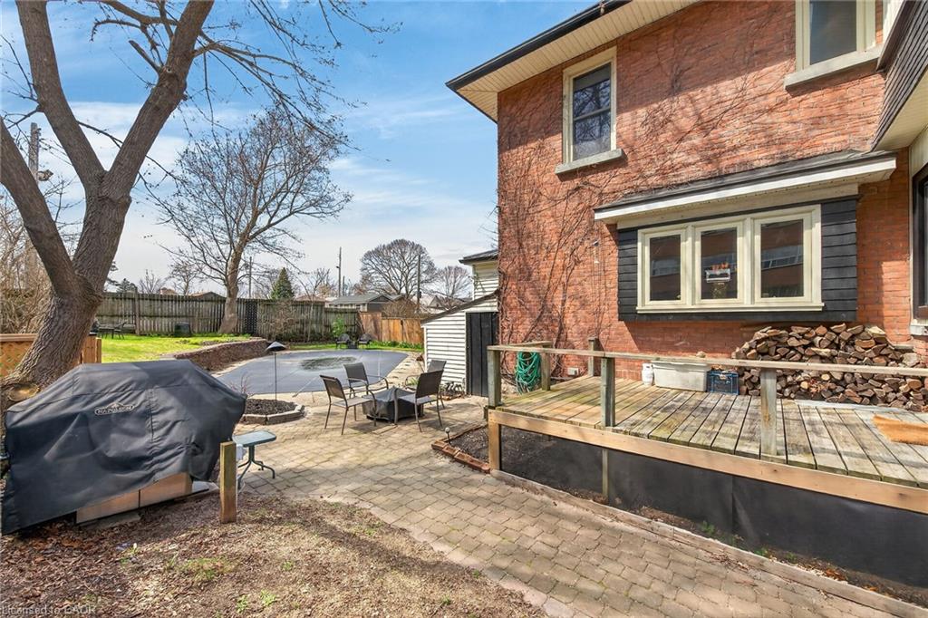 158 Talbot Street N Property Photo 46