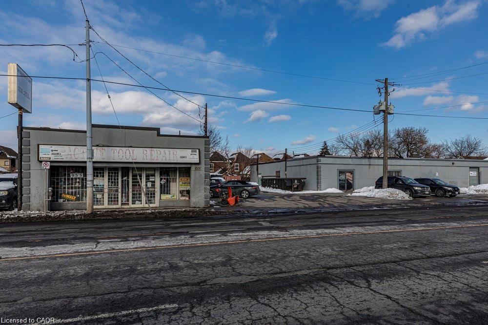 955 Barton Street E Property Photo 2