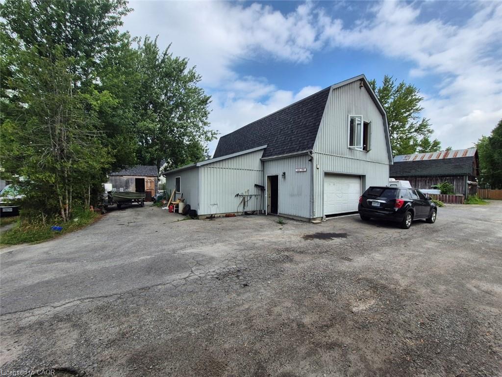 713 Cedar Street Property Photo 3