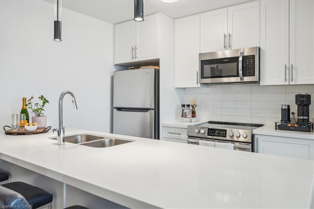 404-2750 King Street E Property Photo 11
