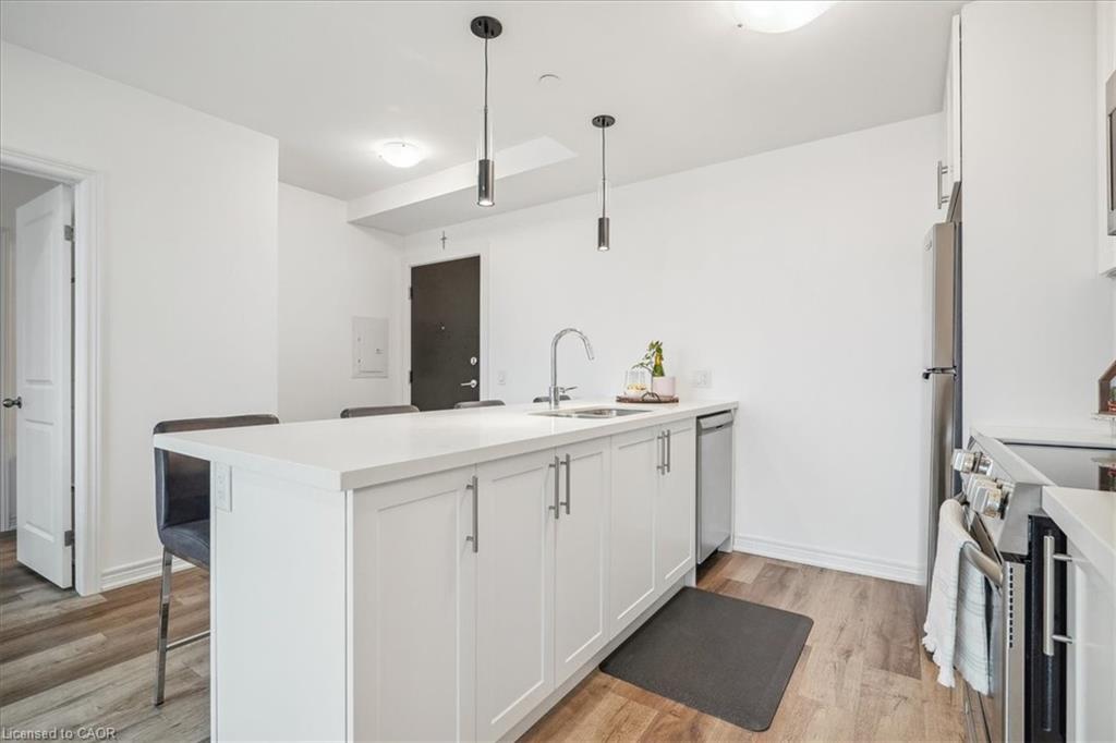 404-2750 King Street E Property Photo 13