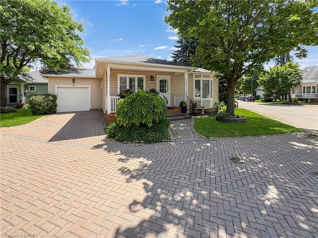 232 Silverbirch Boulevard Property Photo 2