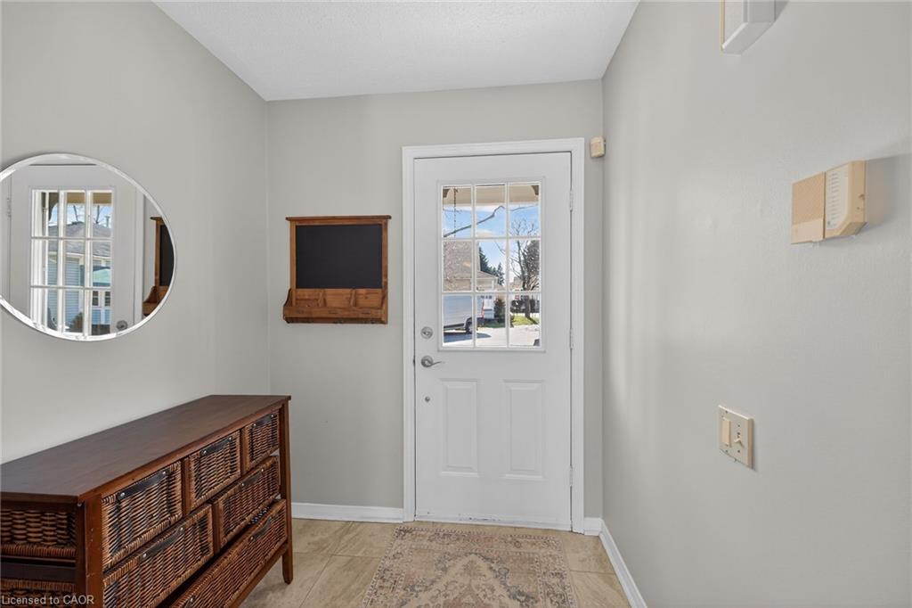 232 Silverbirch Boulevard Property Photo 4