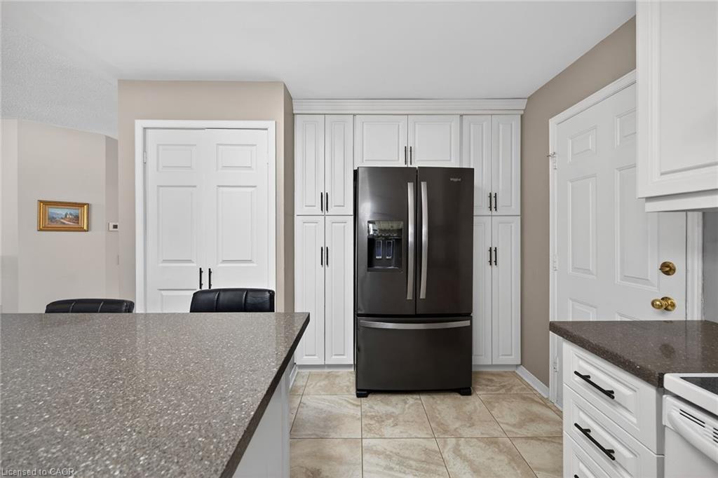 232 Silverbirch Boulevard Property Photo 10