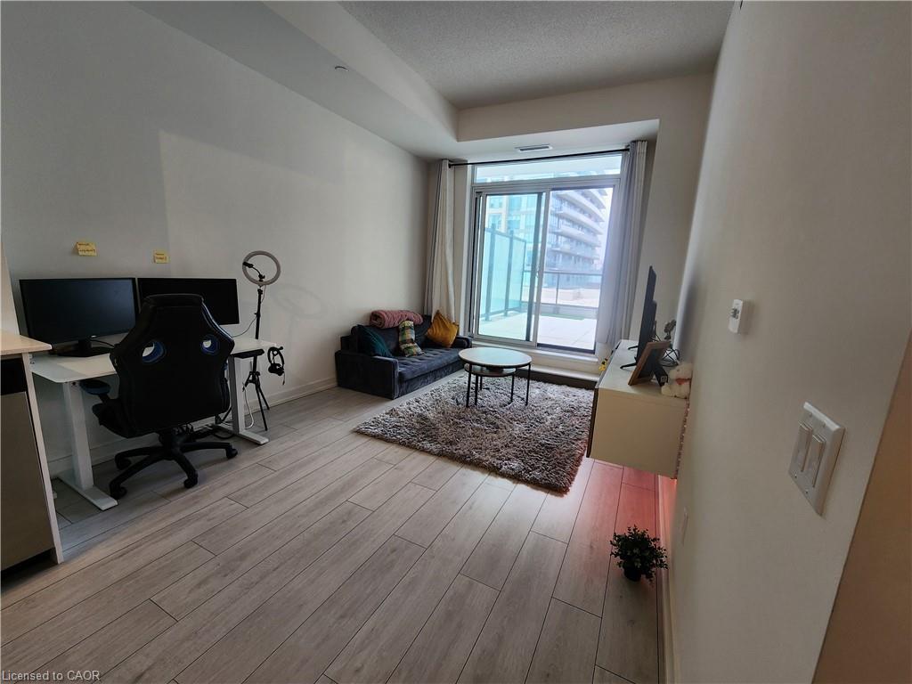 228-55 Duke Street W Property Photo 10