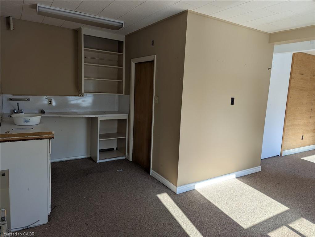 2d-207 King Street S Property Photo 6
