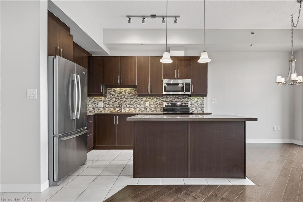 804-90 Charlton Avenue W Property Photo 7