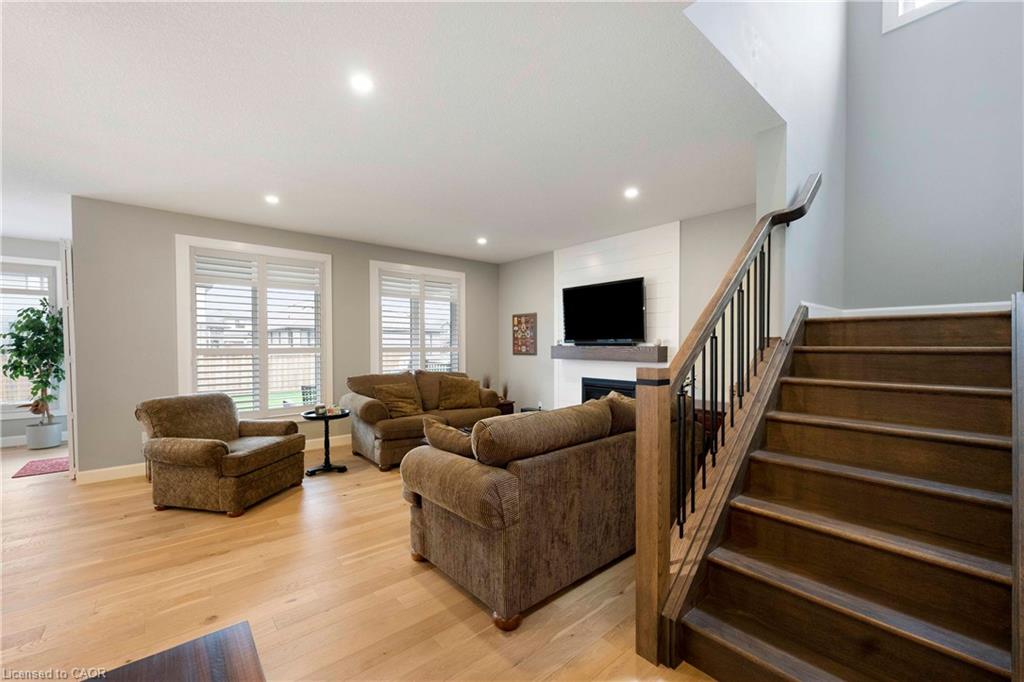 160 Hemlock Street Property Photo 4