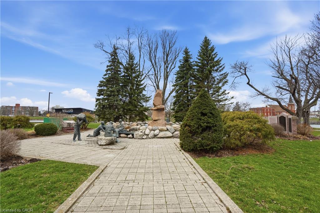 14 Avenue Place Property Photo 18