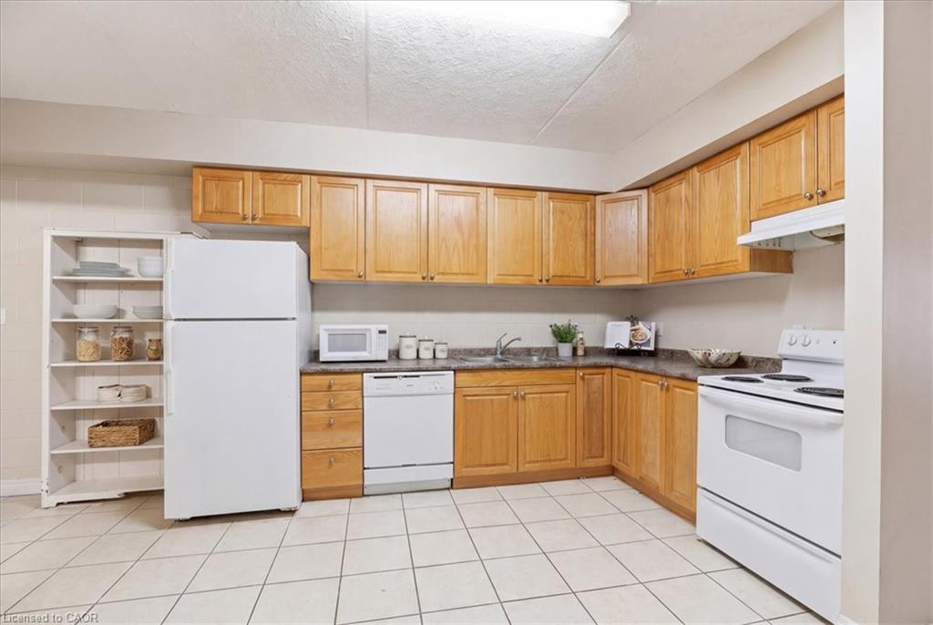 401-253 Lester Street Property Photo 12