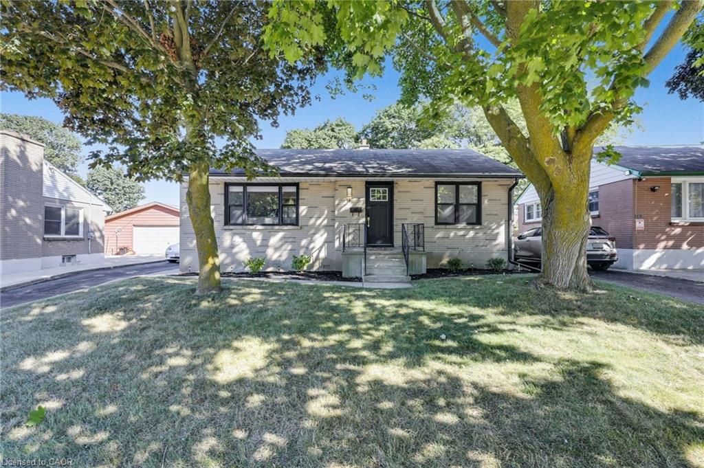 18 Tweedsmuir Avenue Property Photo 1