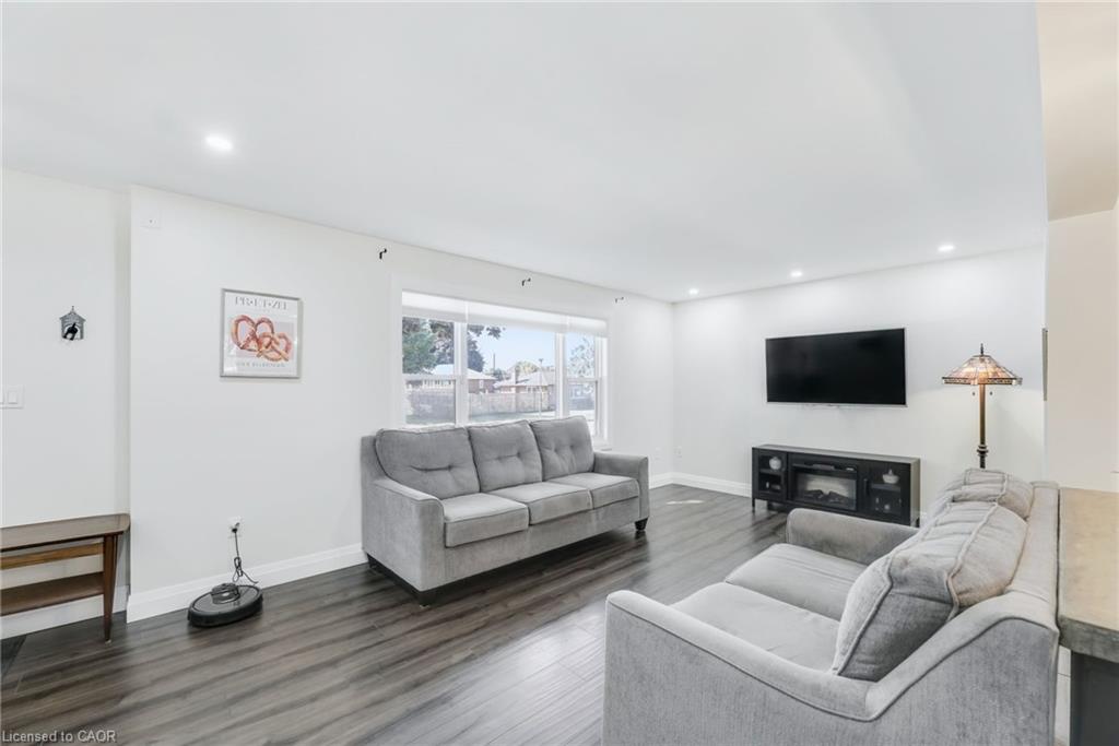 18 Tweedsmuir Avenue Property Photo 4