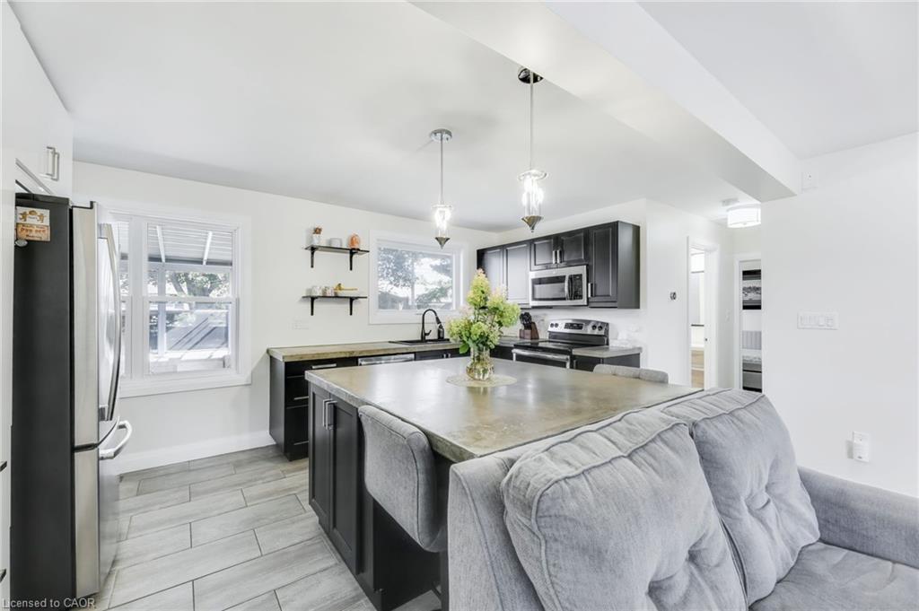 18 Tweedsmuir Avenue Property Photo 10