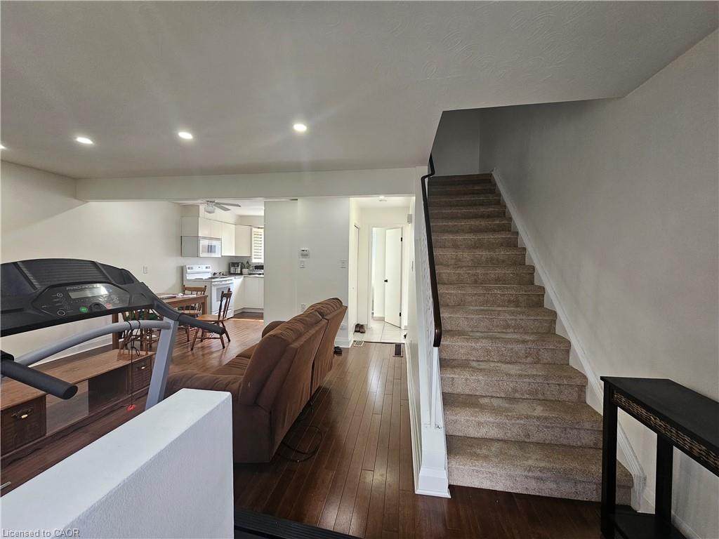 6-161 Berkindale Drive Property Photo 9