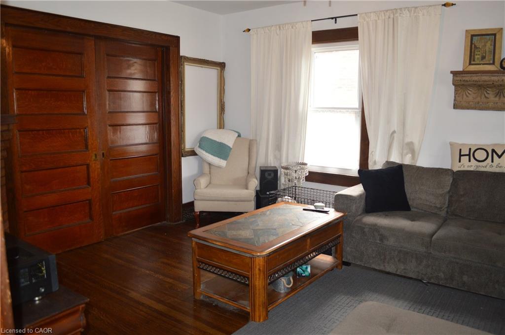 73 Talbot Street S Property Photo 9